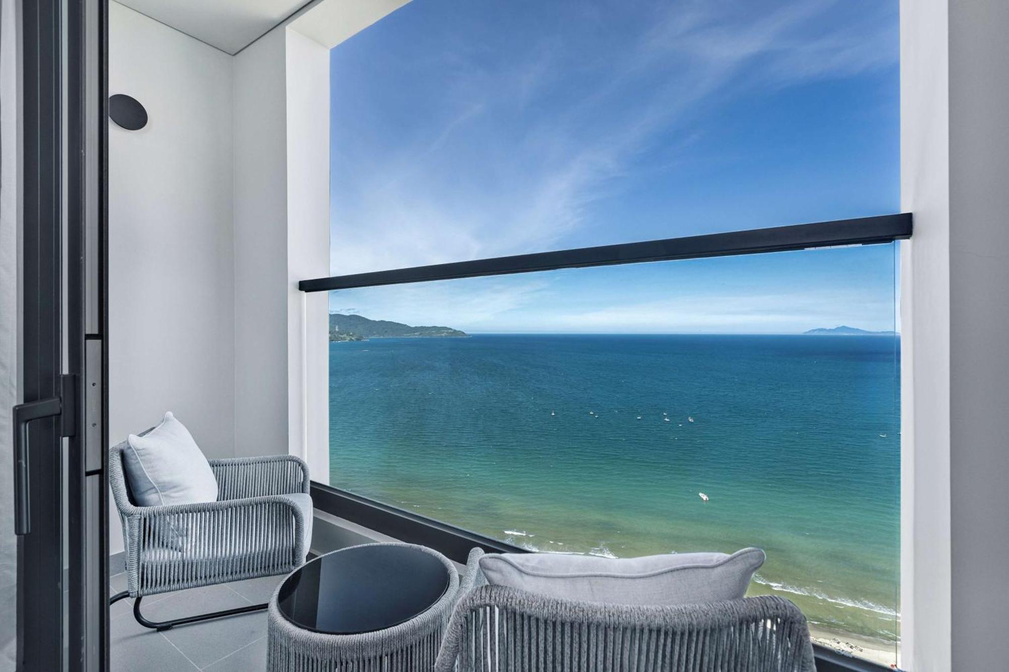 Отель Radisson Red Danang Экстерьер фото