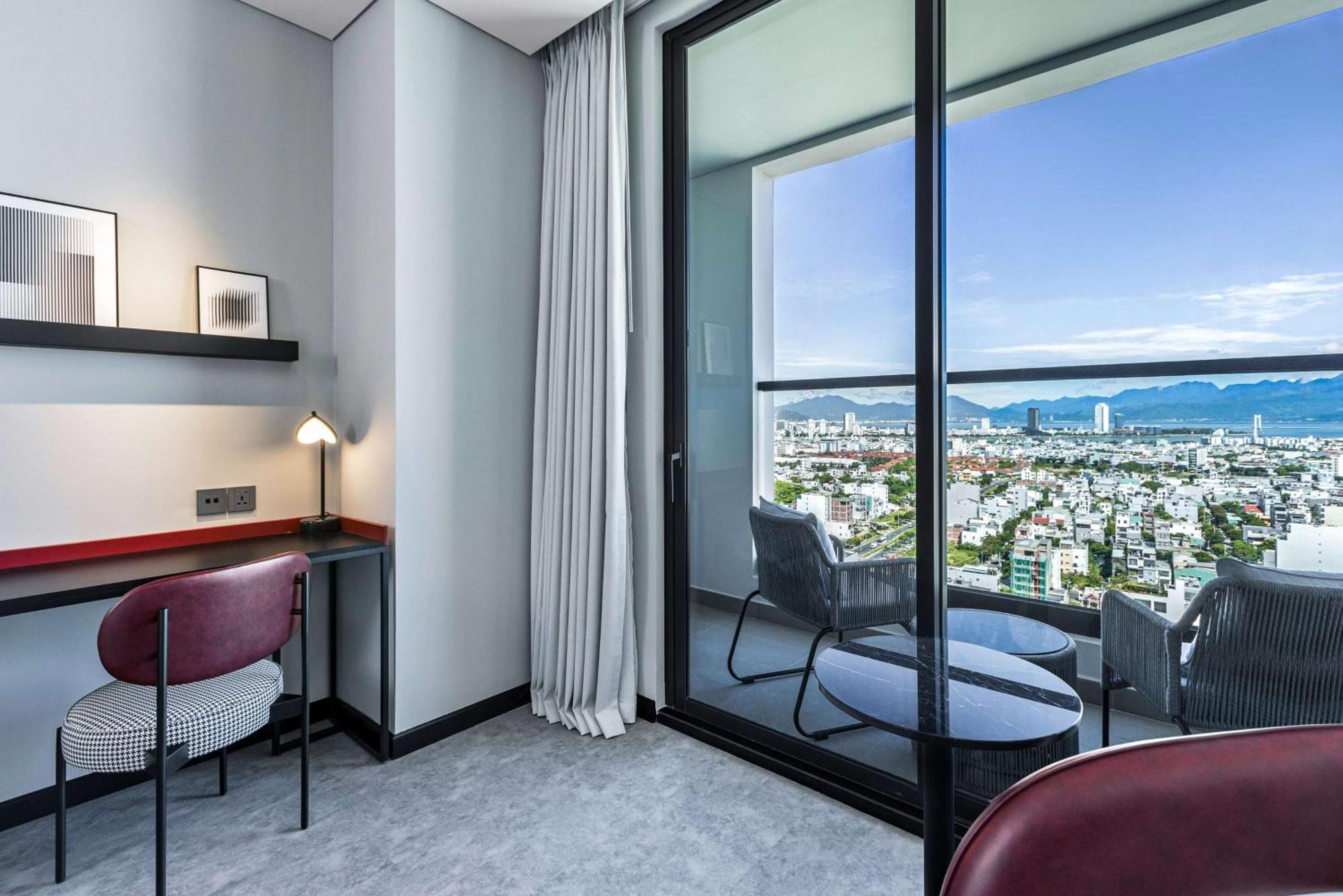 Отель Radisson Red Danang Экстерьер фото