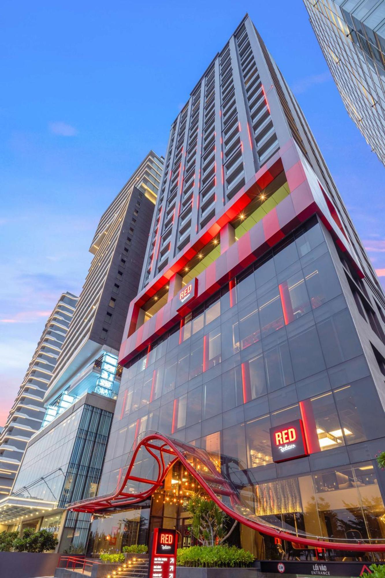 Отель Radisson Red Danang Экстерьер фото