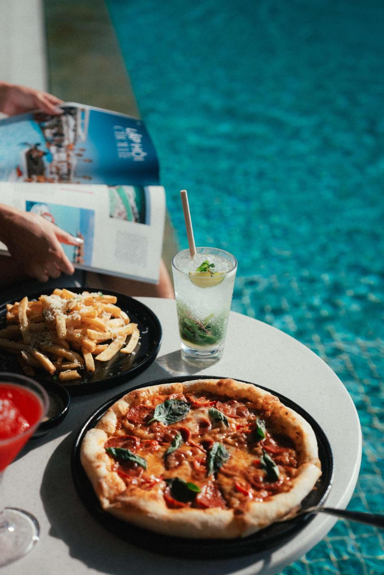 Отель Radisson Red Danang Экстерьер фото