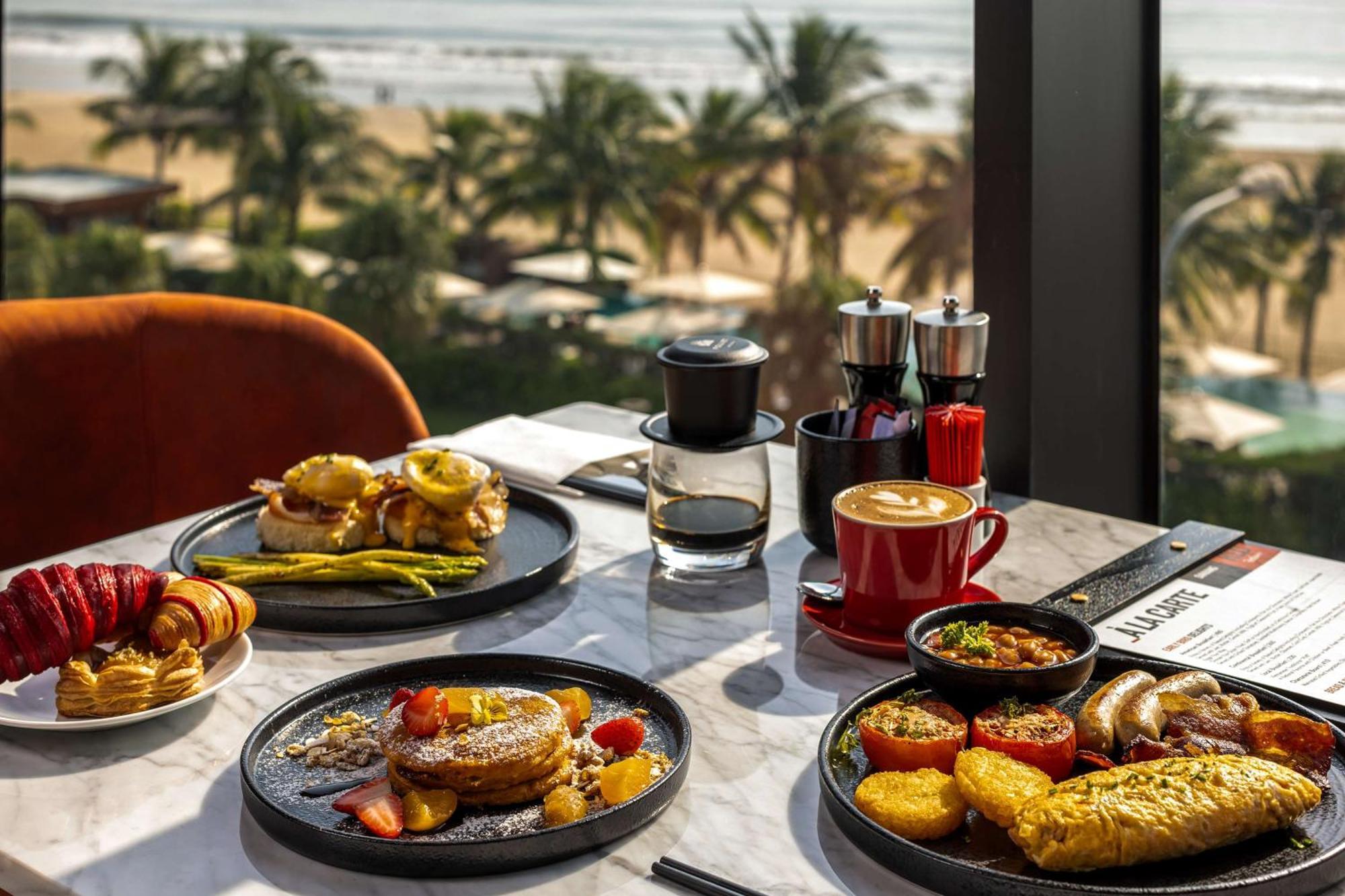 Отель Radisson Red Danang Экстерьер фото