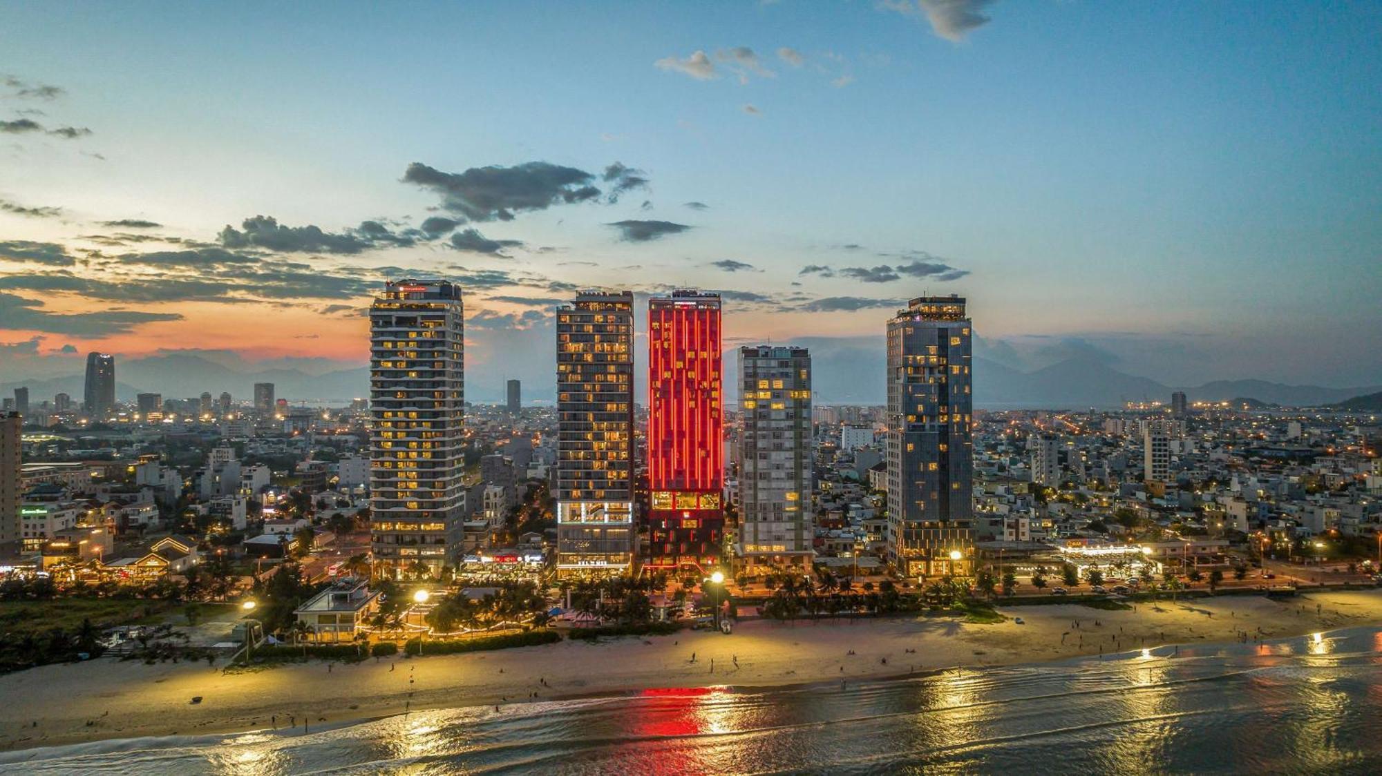 Отель Radisson Red Danang Экстерьер фото