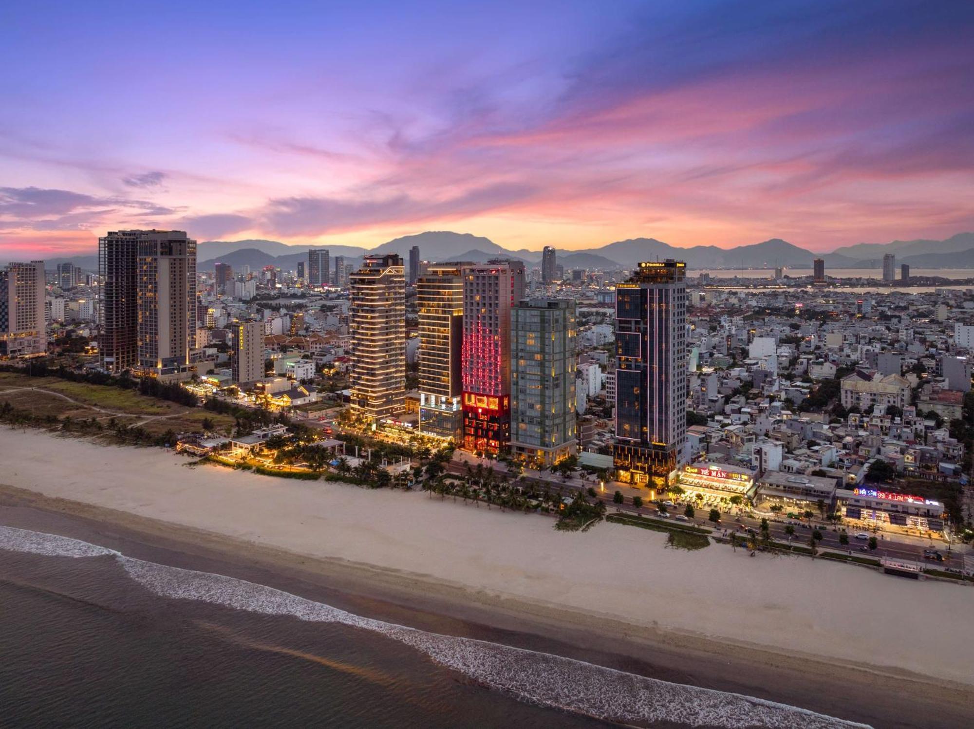 Отель Radisson Red Danang Экстерьер фото
