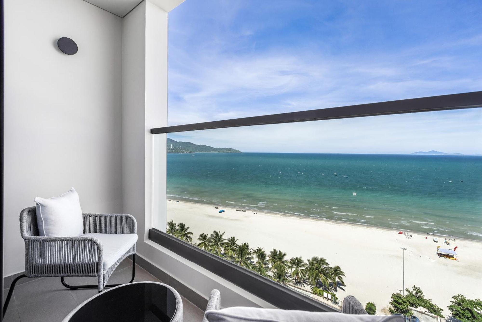 Отель Radisson Red Danang Экстерьер фото