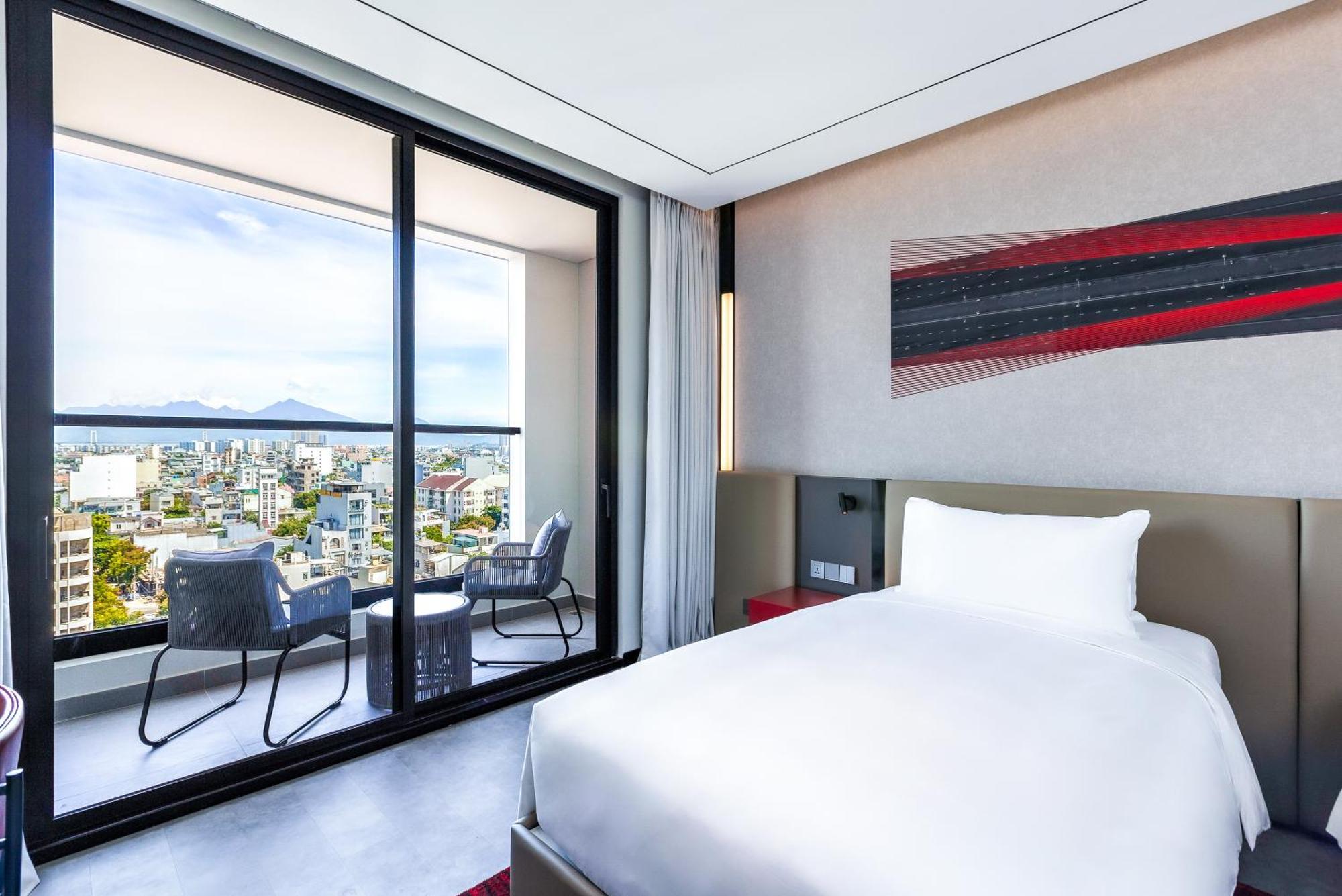 Отель Radisson Red Danang Экстерьер фото
